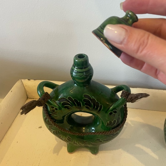 Ornate Vintage Green and Black Ring Decanter & Matching Vase/Carafe Set - Picture 7 of 8